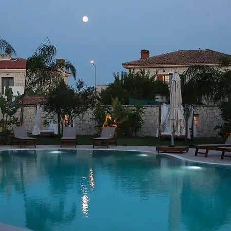 Triangulo 2* Alaçatı