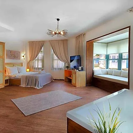 Triangulo Hotell 2*